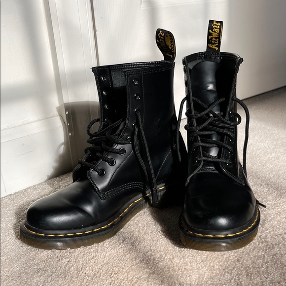 Doc Martins Boot, gently used - Picture 9 of 16